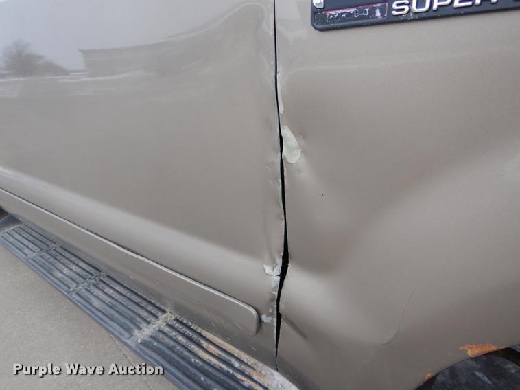 image for item DE5985 2002 Ford F250 Super Duty Lariat SuperCab utility bed pickup truck