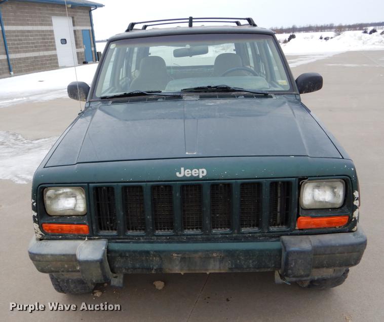 image for item DE5987 1999 Jeep Cherokee Sport SUV