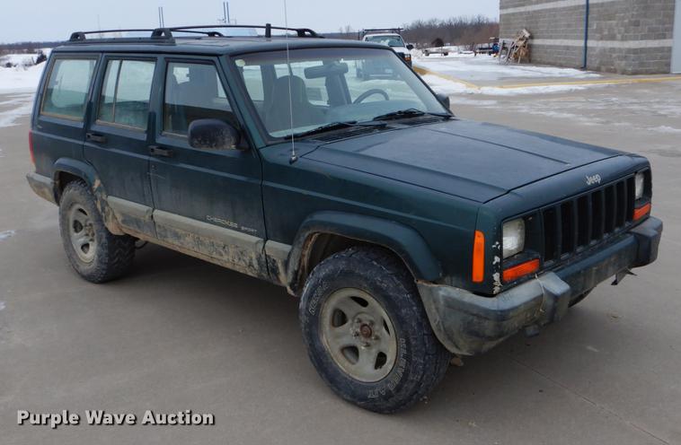 image for item DE5987 1999 Jeep Cherokee Sport SUV