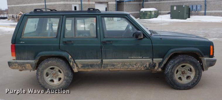 image for item DE5987 1999 Jeep Cherokee Sport SUV