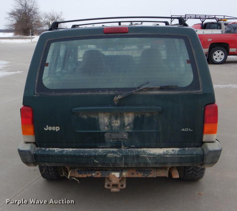 image for item DE5987 1999 Jeep Cherokee Sport SUV