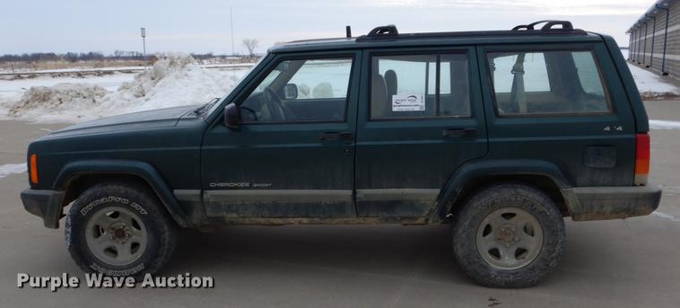 image for item DE5987 1999 Jeep Cherokee Sport SUV