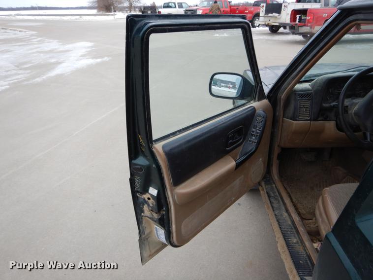 image for item DE5987 1999 Jeep Cherokee Sport SUV