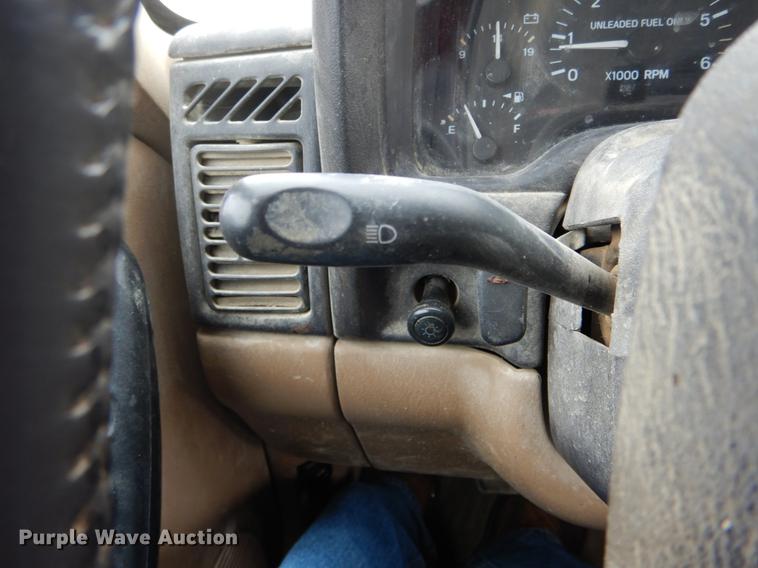 image for item DE5987 1999 Jeep Cherokee Sport SUV