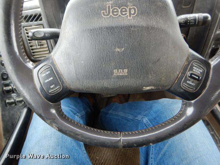 image for item DE5987 1999 Jeep Cherokee Sport SUV