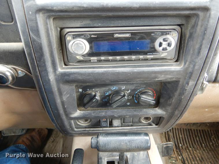 image for item DE5987 1999 Jeep Cherokee Sport SUV