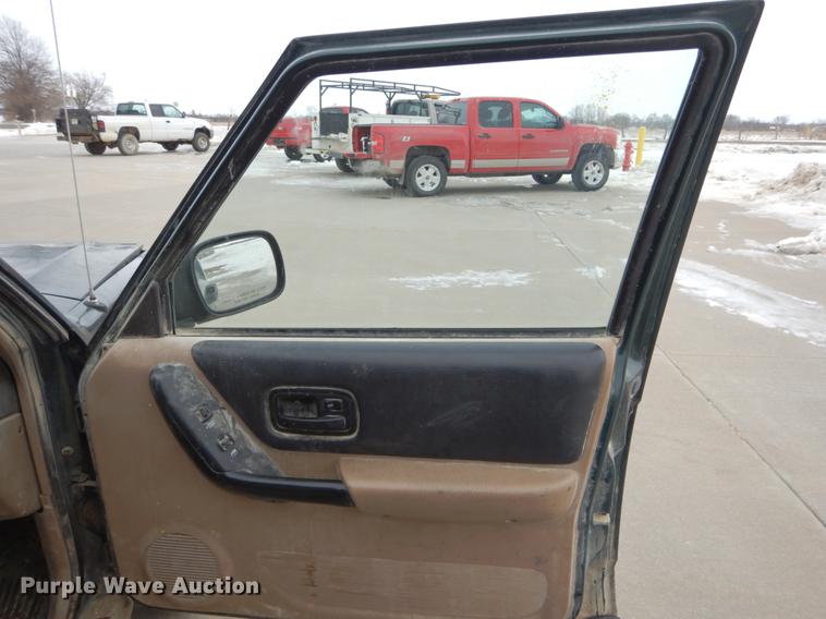 image for item DE5987 1999 Jeep Cherokee Sport SUV