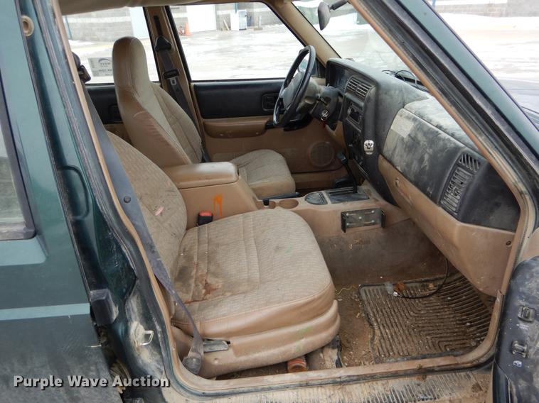 image for item DE5987 1999 Jeep Cherokee Sport SUV