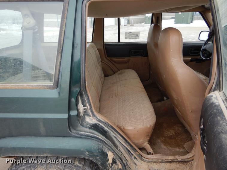 image for item DE5987 1999 Jeep Cherokee Sport SUV