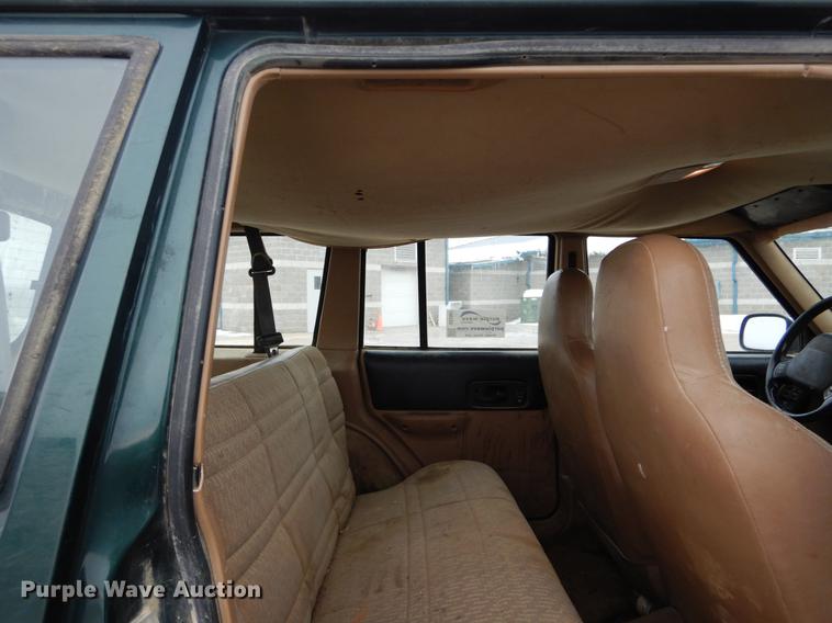 image for item DE5987 1999 Jeep Cherokee Sport SUV