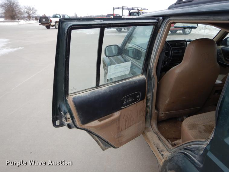 image for item DE5987 1999 Jeep Cherokee Sport SUV