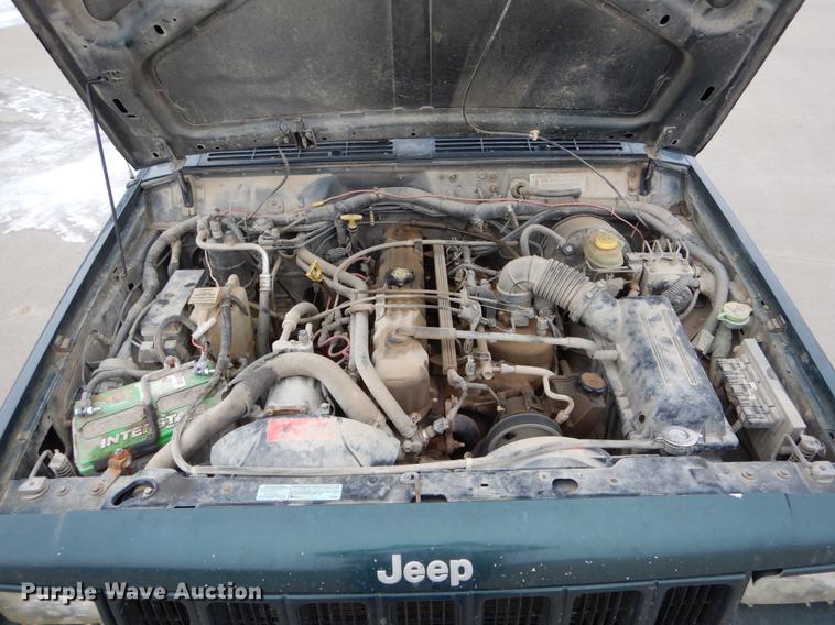 image for item DE5987 1999 Jeep Cherokee Sport SUV