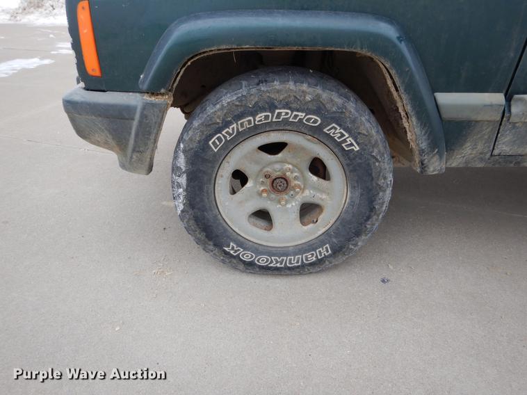 image for item DE5987 1999 Jeep Cherokee Sport SUV