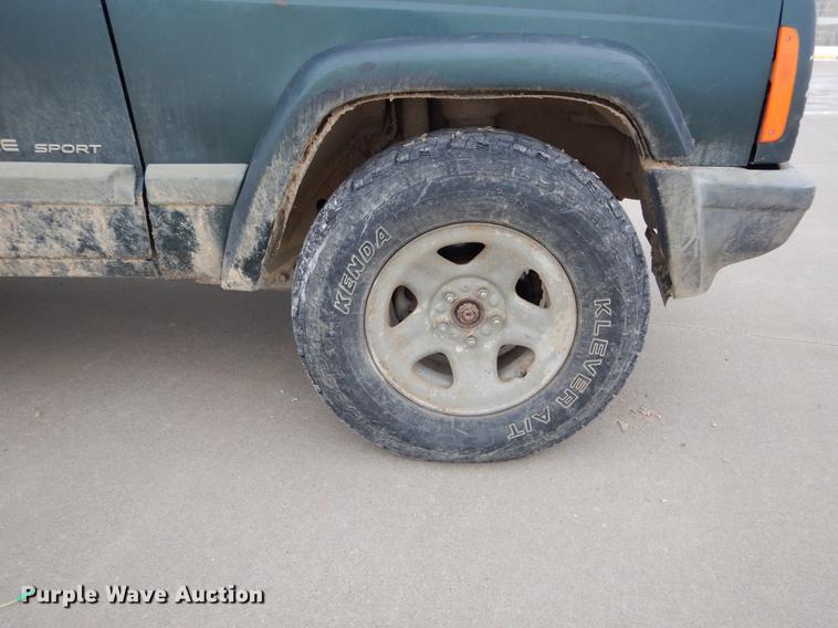 image for item DE5987 1999 Jeep Cherokee Sport SUV