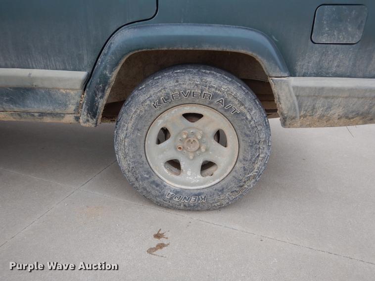 image for item DE5987 1999 Jeep Cherokee Sport SUV