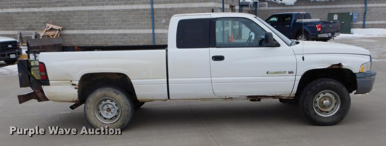 image for item DE5988 1998 Dodge Ram 1500 Club Cab pickup truck