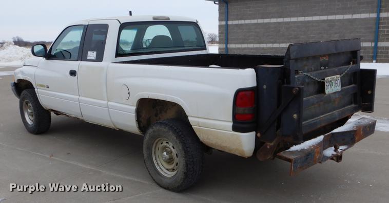 image for item DE5988 1998 Dodge Ram 1500 Club Cab pickup truck