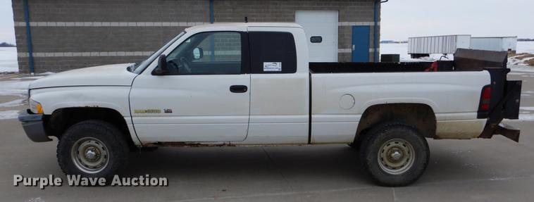 image for item DE5988 1998 Dodge Ram 1500 Club Cab pickup truck