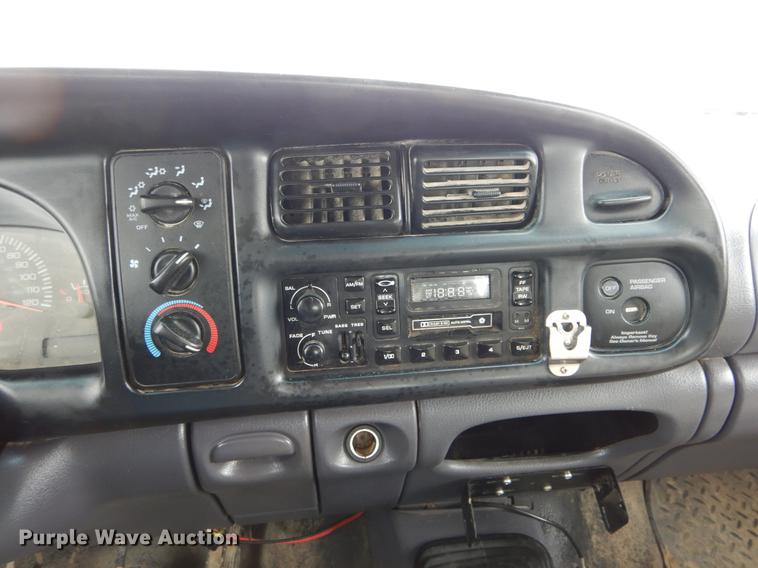 image for item DE5988 1998 Dodge Ram 1500 Club Cab pickup truck