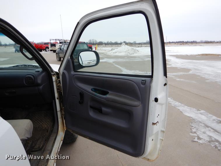 image for item DE5988 1998 Dodge Ram 1500 Club Cab pickup truck