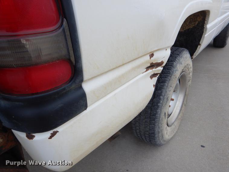 image for item DE5988 1998 Dodge Ram 1500 Club Cab pickup truck