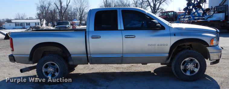 image for item DE5997 2005 Dodge Ram 2500 SLT Quad Cab pickup truck
