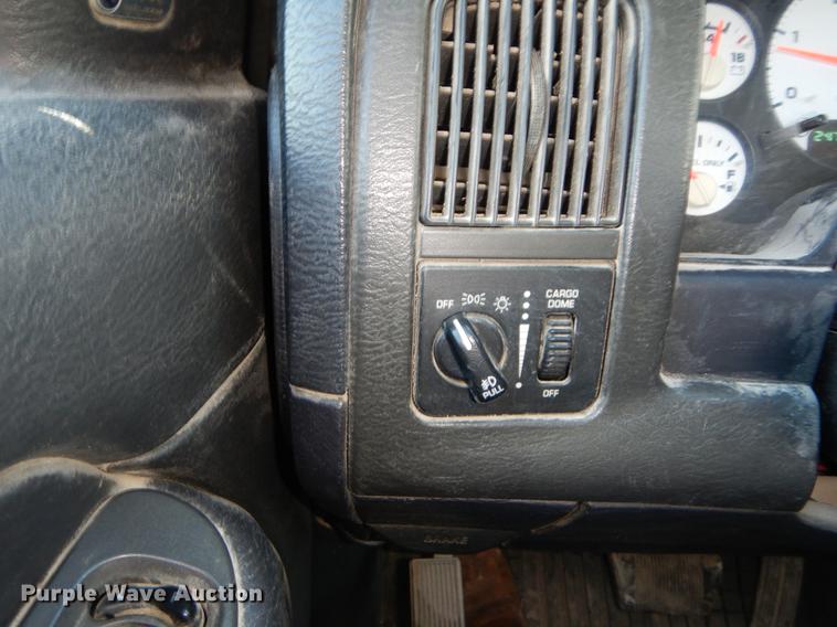 image for item DE5997 2005 Dodge Ram 2500 SLT Quad Cab pickup truck