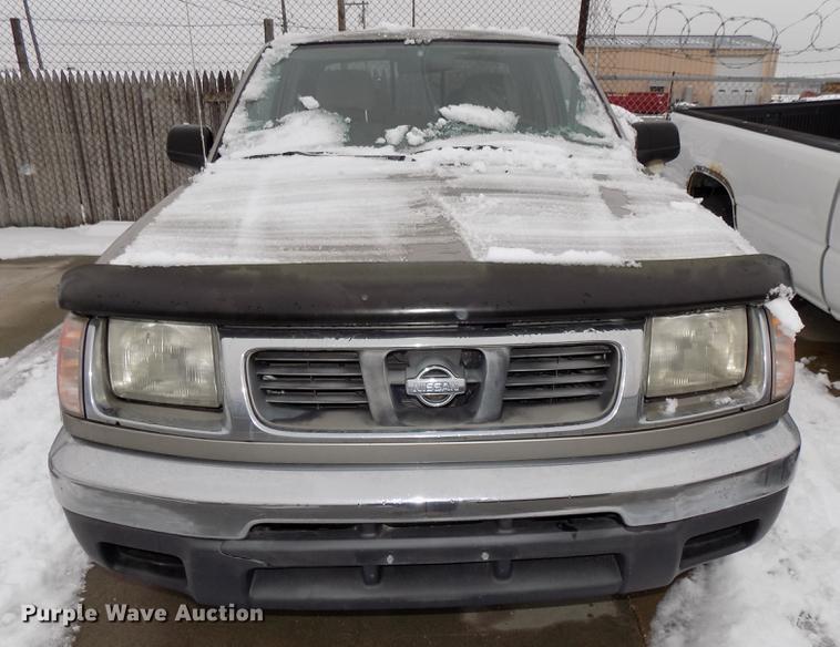 image for item DE7559 2000 Nissan Frontier Crew Cab pickup truck