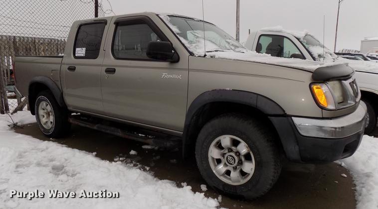 image for item DE7559 2000 Nissan Frontier Crew Cab pickup truck
