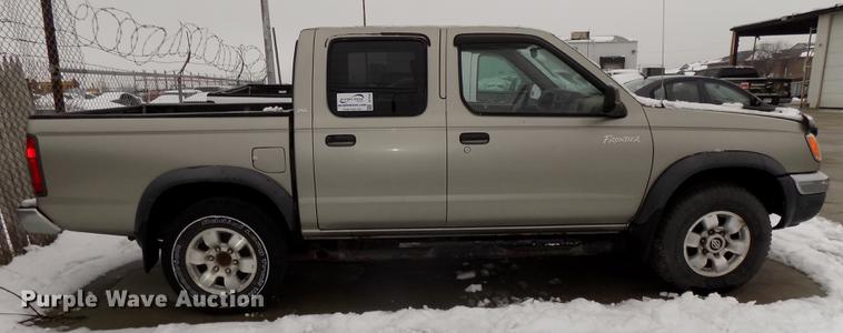 image for item DE7559 2000 Nissan Frontier Crew Cab pickup truck