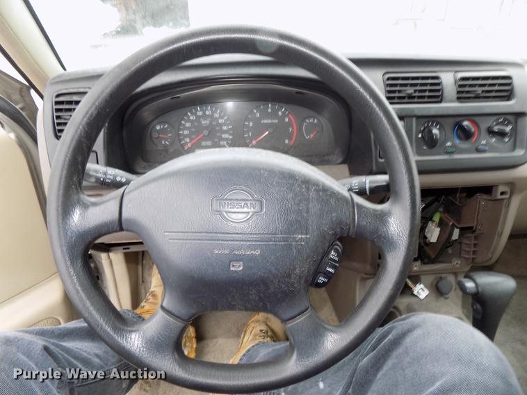 image for item DE7559 2000 Nissan Frontier Crew Cab pickup truck