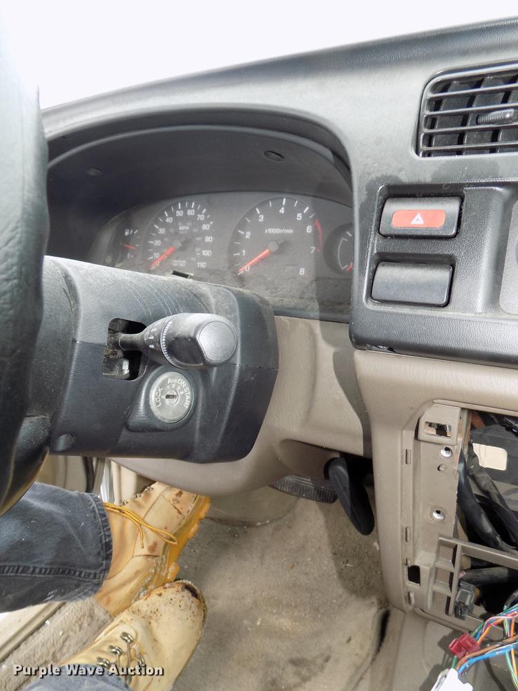 image for item DE7559 2000 Nissan Frontier Crew Cab pickup truck