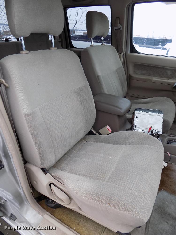 image for item DE7559 2000 Nissan Frontier Crew Cab pickup truck