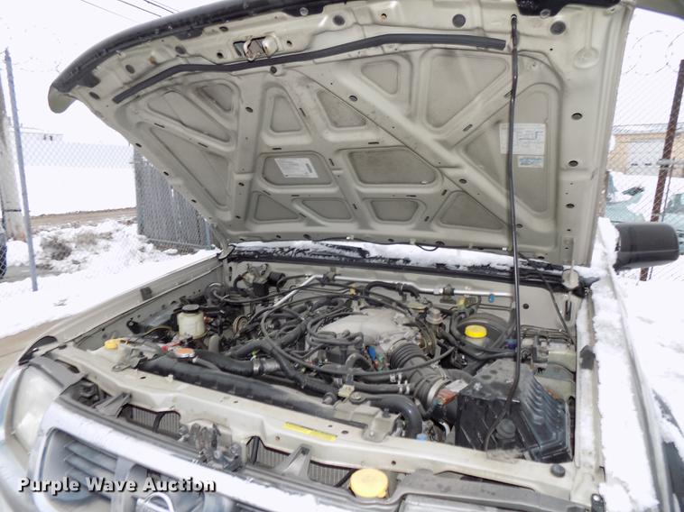 image for item DE7559 2000 Nissan Frontier Crew Cab pickup truck