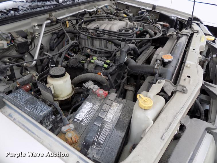 image for item DE7559 2000 Nissan Frontier Crew Cab pickup truck