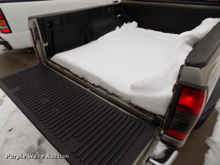 image for item DE7559 2000 Nissan Frontier Crew Cab pickup truck