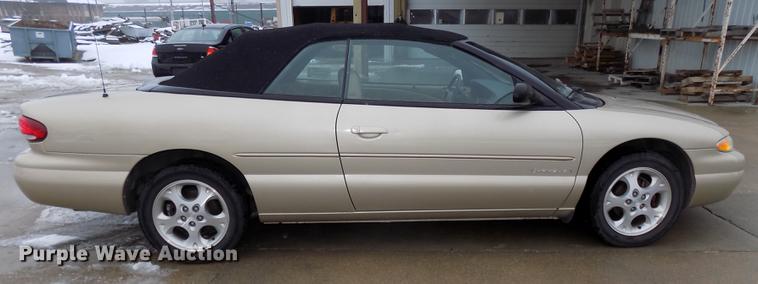 image for item DE7561 2000 Chrysler Sebring JXi convertible
