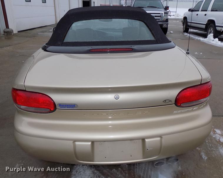 image for item DE7561 2000 Chrysler Sebring JXi convertible