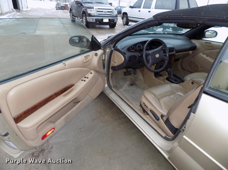 image for item DE7561 2000 Chrysler Sebring JXi convertible