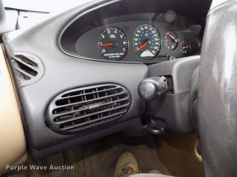 image for item DE7561 2000 Chrysler Sebring JXi convertible