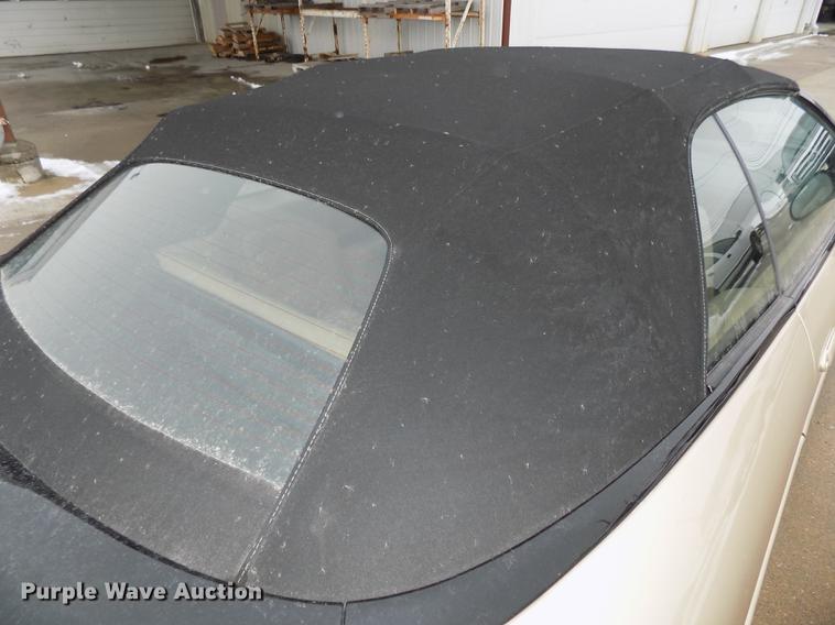 image for item DE7561 2000 Chrysler Sebring JXi convertible