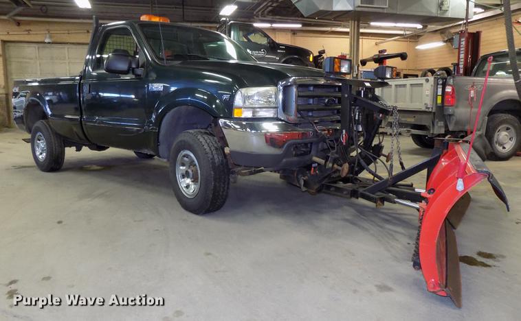 image for item DE7570 2003 Ford F250 Super Duty pickup truck