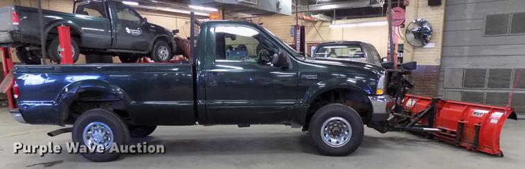 image for item DE7570 2003 Ford F250 Super Duty pickup truck