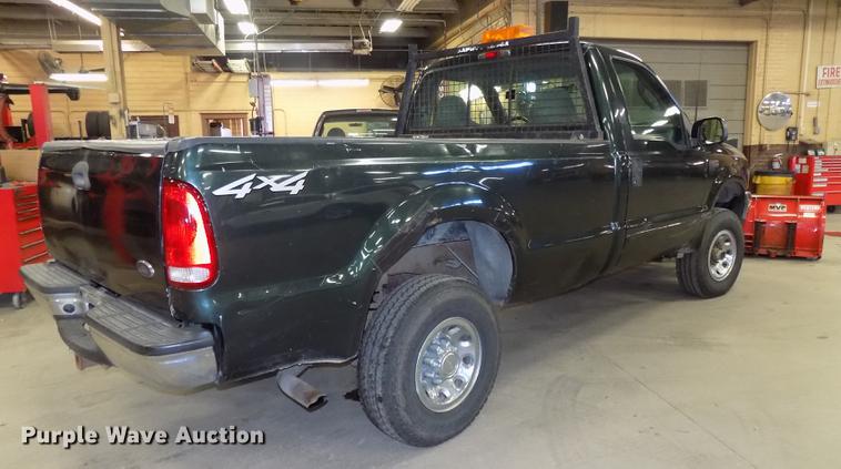 image for item DE7570 2003 Ford F250 Super Duty pickup truck