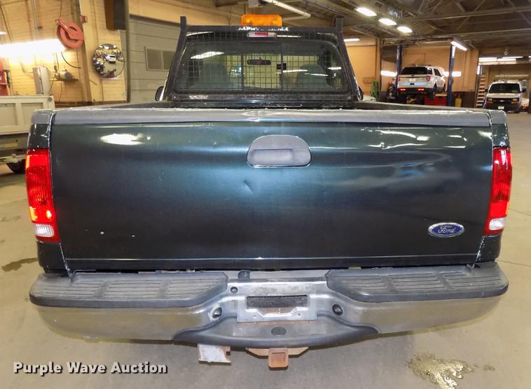 image for item DE7570 2003 Ford F250 Super Duty pickup truck