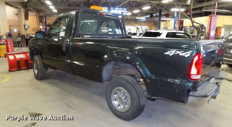 image for item DE7570 2003 Ford F250 Super Duty pickup truck