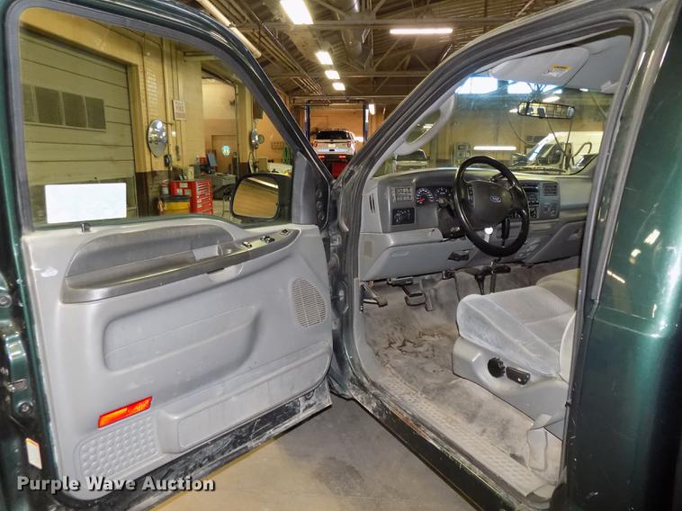 image for item DE7570 2003 Ford F250 Super Duty pickup truck