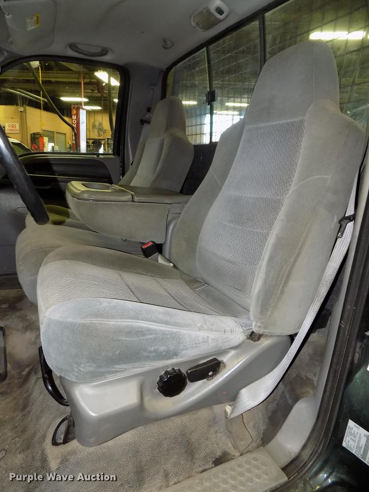 image for item DE7570 2003 Ford F250 Super Duty pickup truck