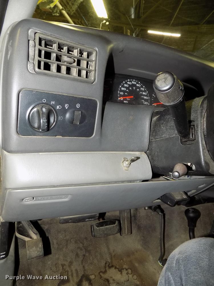 image for item DE7570 2003 Ford F250 Super Duty pickup truck