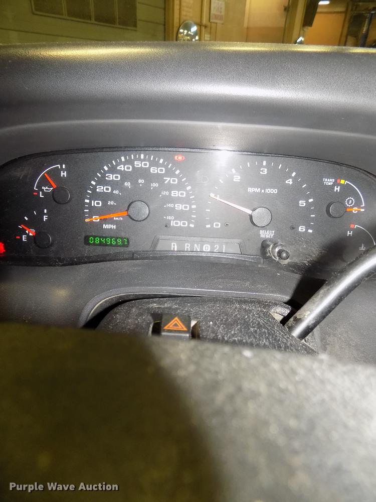 image for item DE7570 2003 Ford F250 Super Duty pickup truck